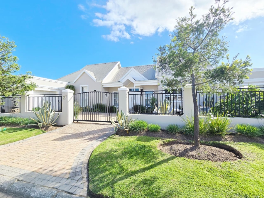 5 Bedroom Property for Sale in Kingswood Golf Estate Western Cape